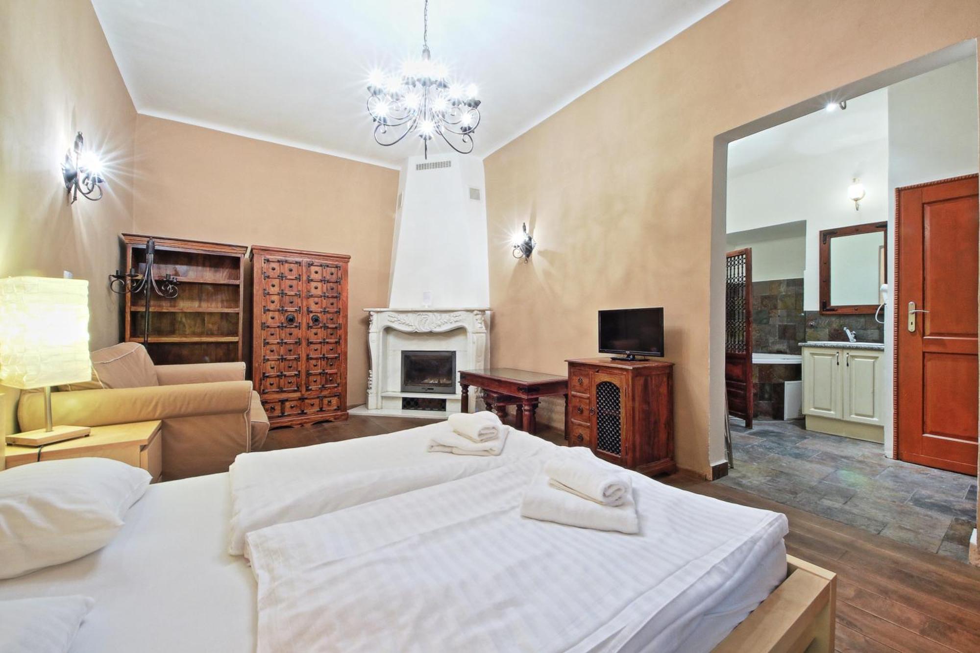 Daire Rose Antique Prag