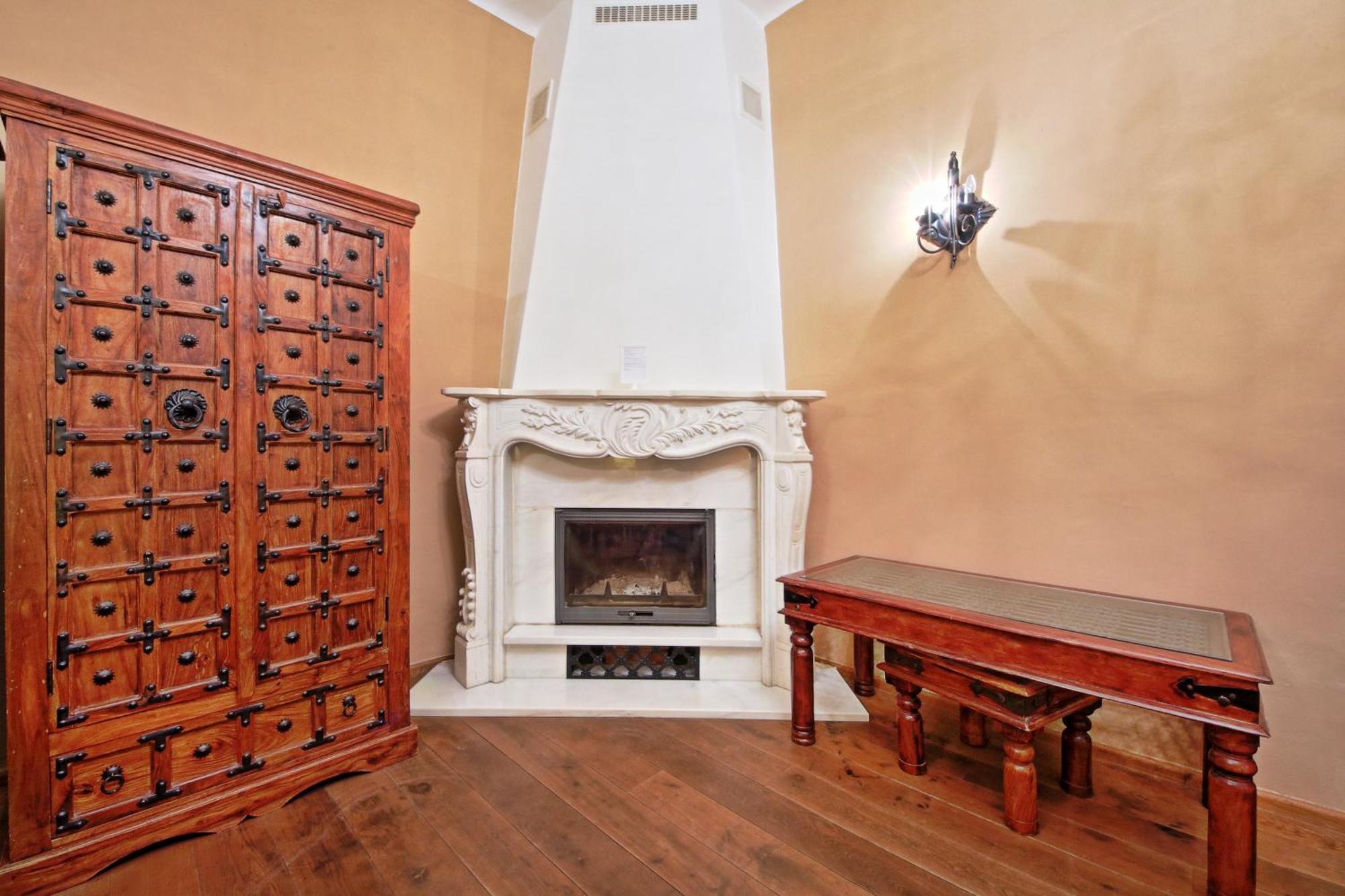 Daire Rose Antique